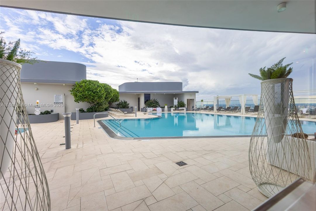 Active With Contract: $9,000 (2 beds, 2 baths, 1334 Square Feet)