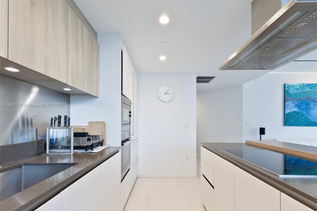 Active With Contract: $9,000 (2 beds, 2 baths, 1334 Square Feet)