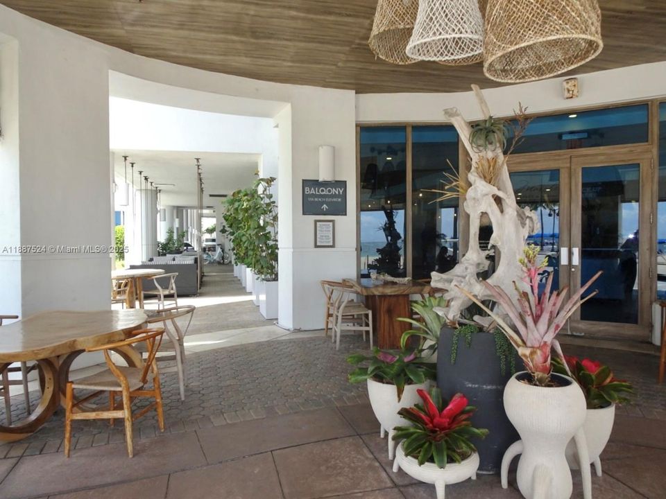 Le Marche Gourmet Market & Bakery