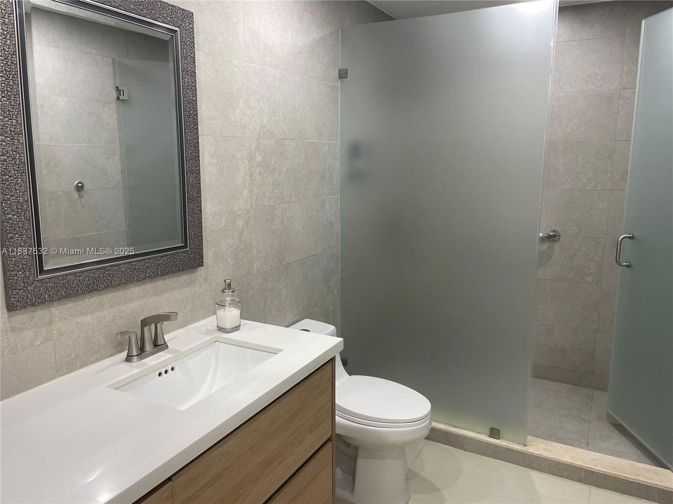 合同活跃: $3,750 (3 贝兹, 2 浴室, 1700 平方英尺)