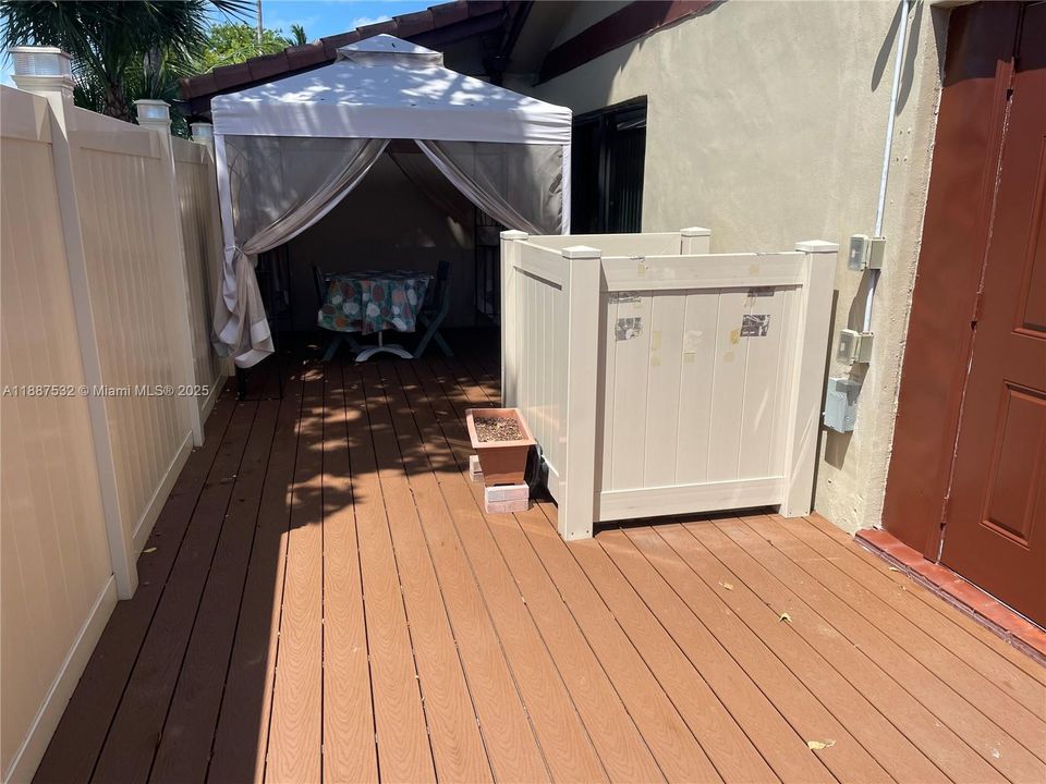 合同活跃: $3,750 (3 贝兹, 2 浴室, 1700 平方英尺)