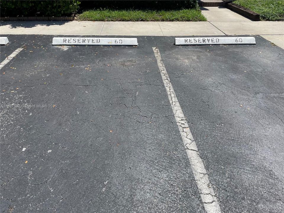 合同活跃: $3,750 (3 贝兹, 2 浴室, 1700 平方英尺)