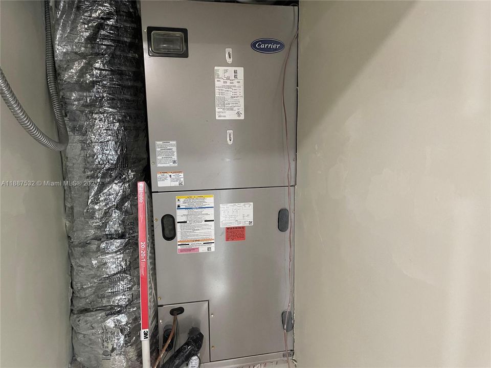 合同活跃: $3,750 (3 贝兹, 2 浴室, 1700 平方英尺)