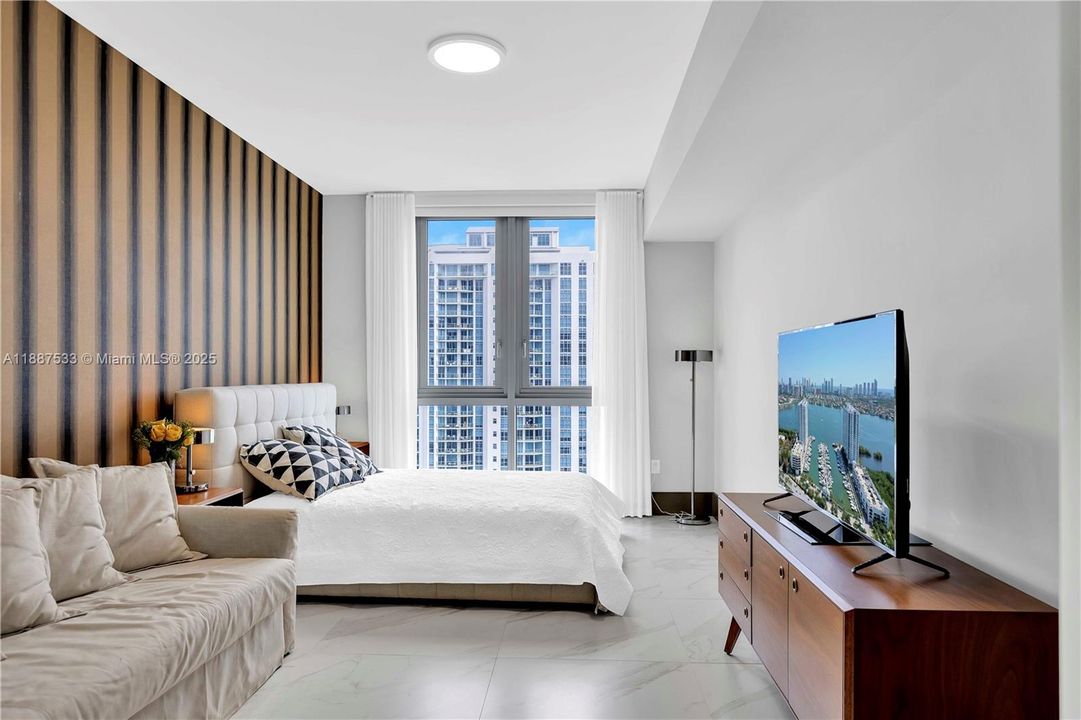 For Sale: $2,050,000 (3 beds, 3 baths, 2225 Square Feet)