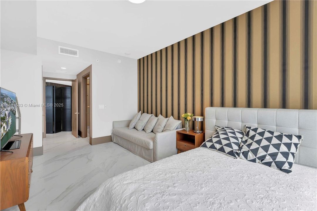 For Sale: $2,050,000 (3 beds, 3 baths, 2225 Square Feet)