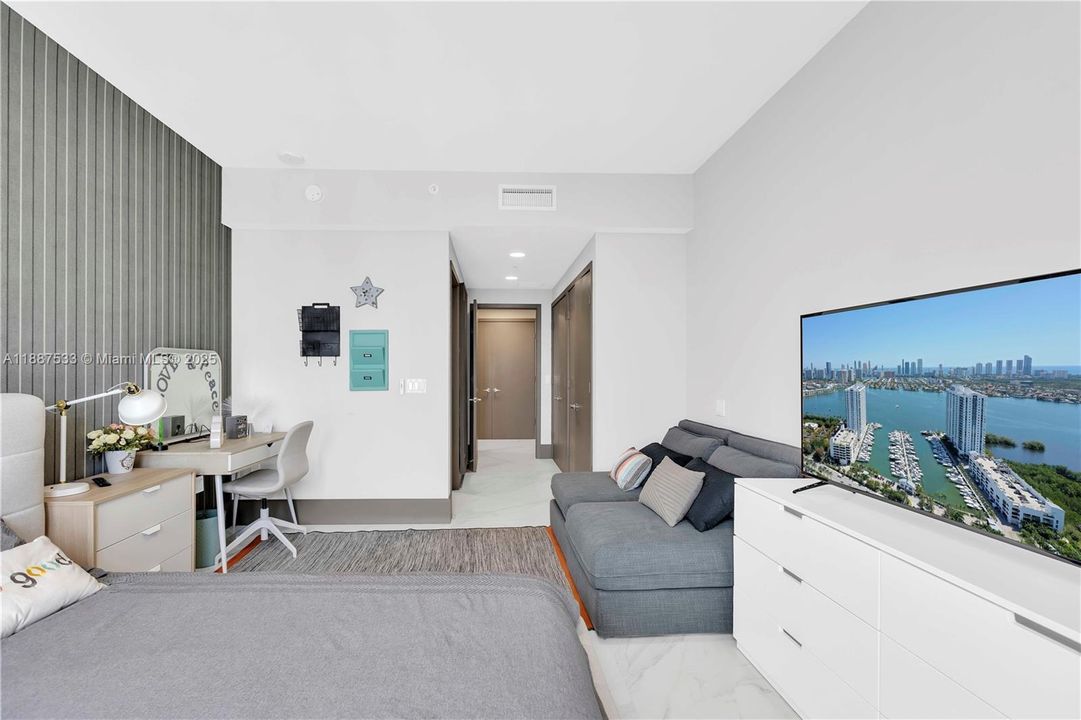 For Sale: $2,050,000 (3 beds, 3 baths, 2225 Square Feet)