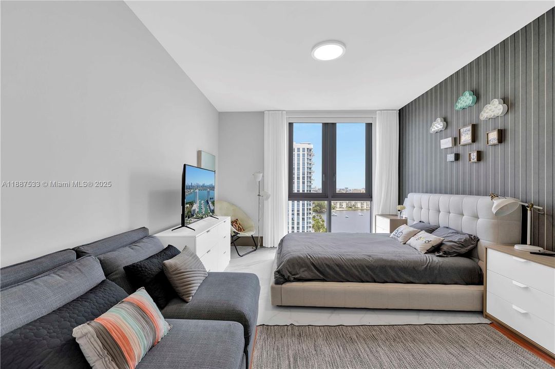 For Sale: $2,050,000 (3 beds, 3 baths, 2225 Square Feet)