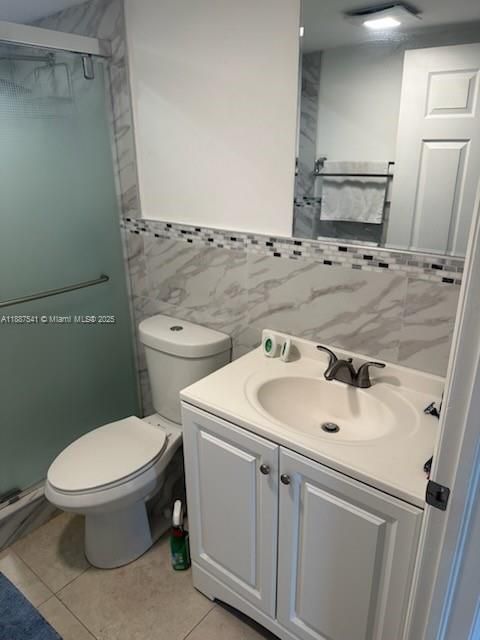 合同活跃: $850 (1 贝兹, 1 浴室, 873 平方英尺)