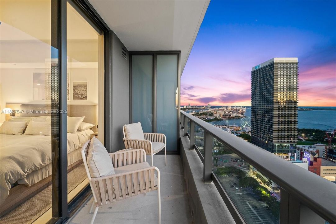 For Sale: $450,000 (0 beds, 1 baths, 411 Square Feet)