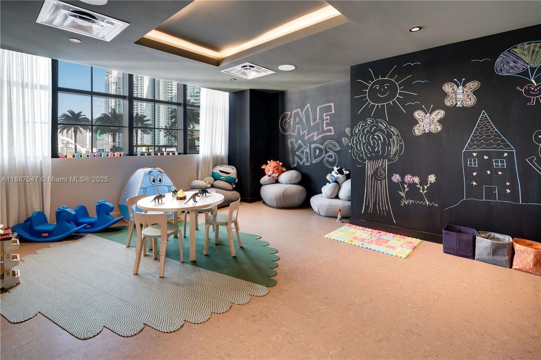 For Sale: $450,000 (0 beds, 1 baths, 411 Square Feet)