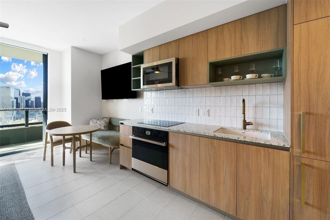 For Sale: $450,000 (0 beds, 1 baths, 411 Square Feet)