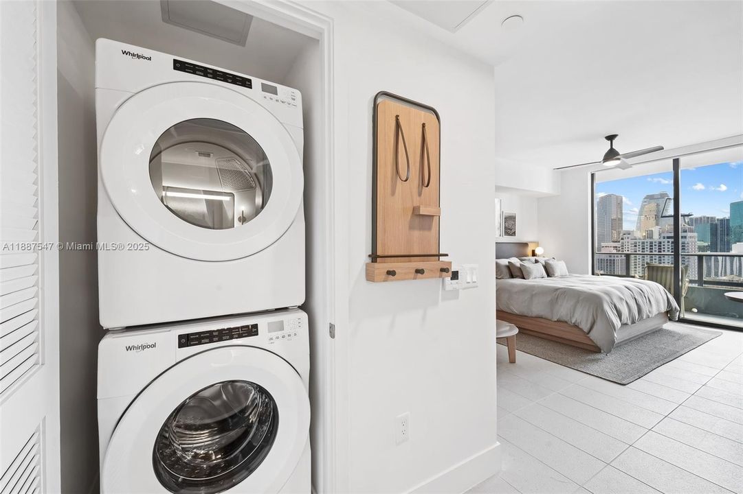 For Sale: $450,000 (0 beds, 1 baths, 411 Square Feet)