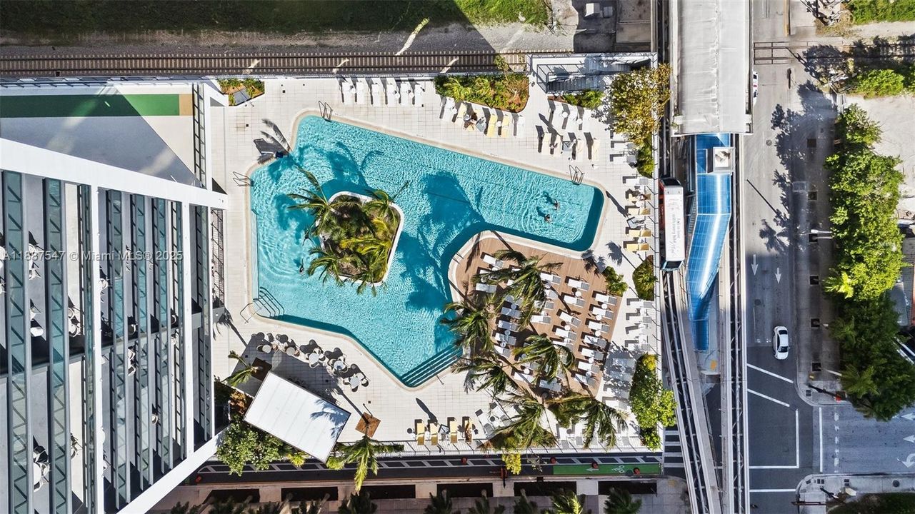 For Sale: $450,000 (0 beds, 1 baths, 411 Square Feet)