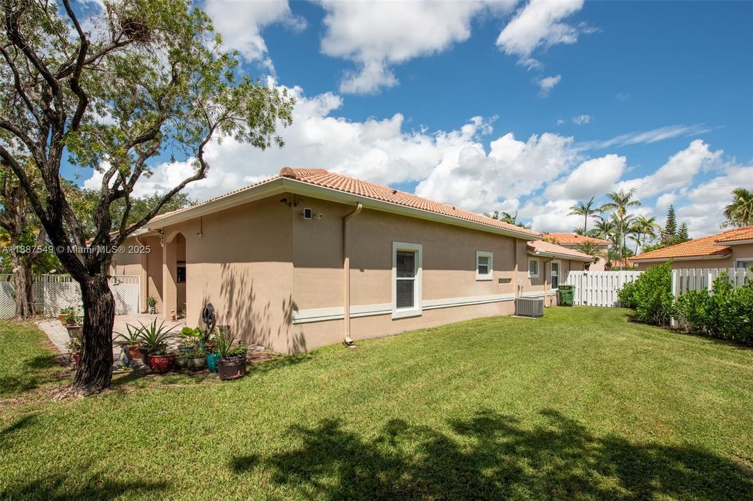 For Sale: $624,000 (3 beds, 2 baths, 1308 Square Feet)