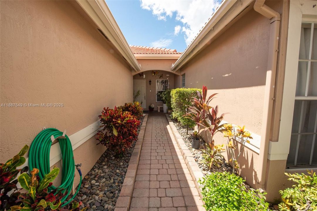 For Sale: $624,000 (3 beds, 2 baths, 1308 Square Feet)