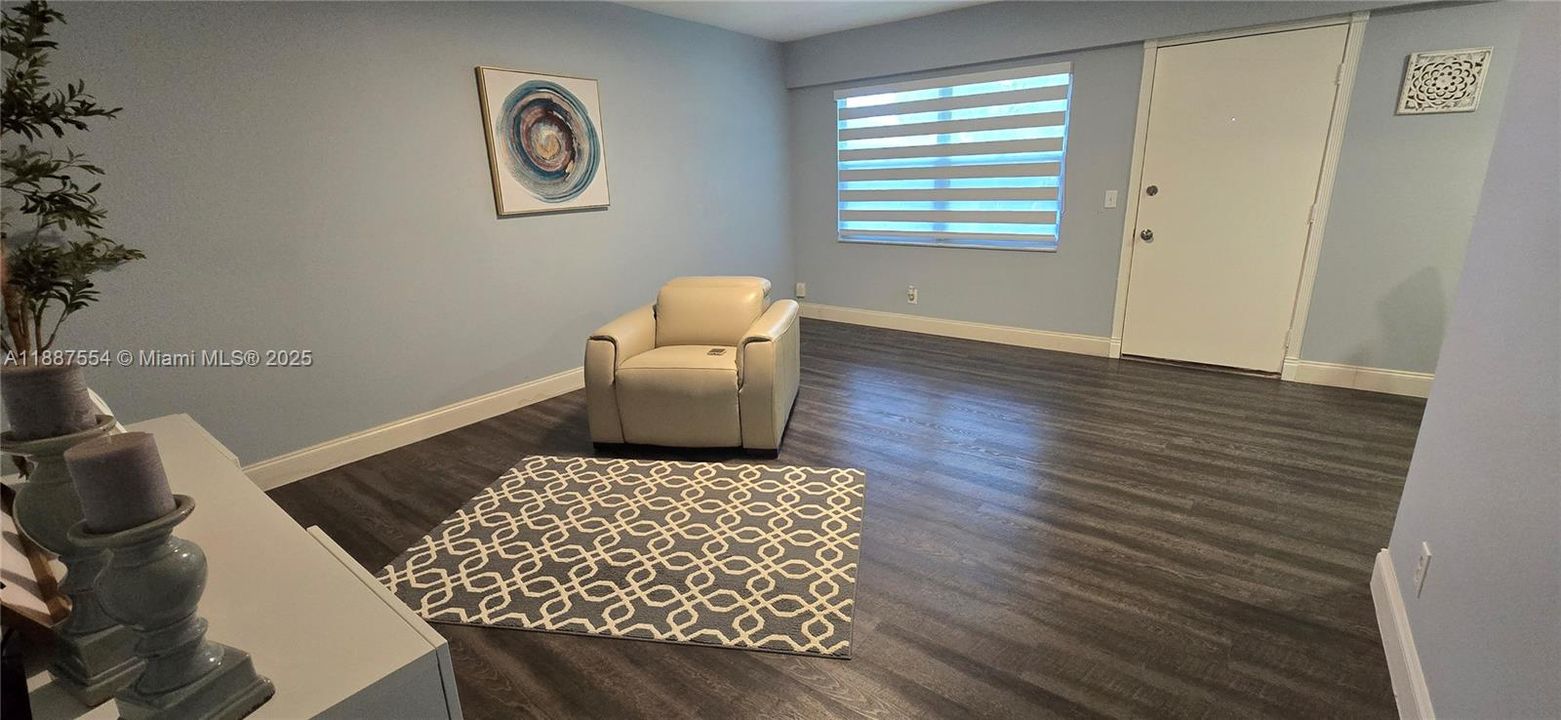 For Sale: $124,900 (2 beds, 1 baths, 954 Square Feet)