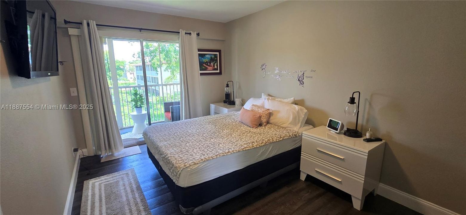 For Sale: $124,900 (2 beds, 1 baths, 954 Square Feet)