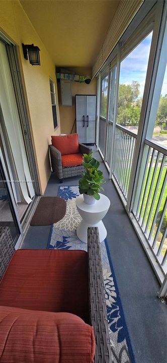 For Sale: $124,900 (2 beds, 1 baths, 954 Square Feet)