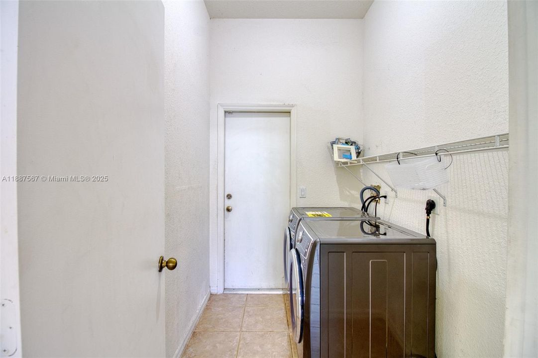 Active With Contract: $4,800 (3 beds, 2 baths, 2525 Square Feet)