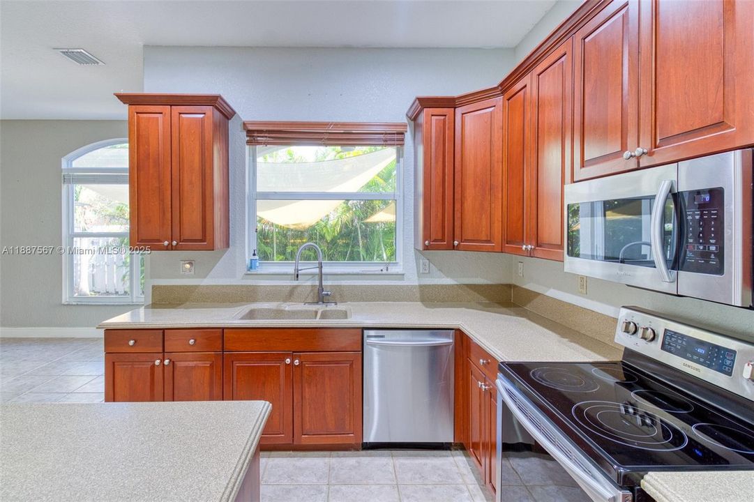 Active With Contract: $4,800 (3 beds, 2 baths, 2525 Square Feet)