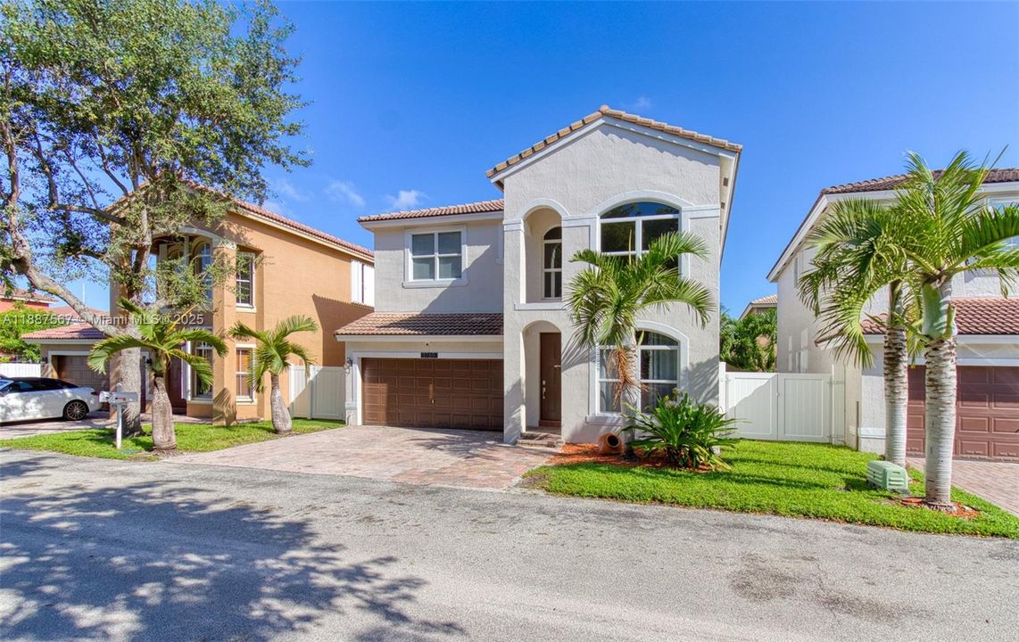 Active With Contract: $4,800 (3 beds, 2 baths, 2525 Square Feet)