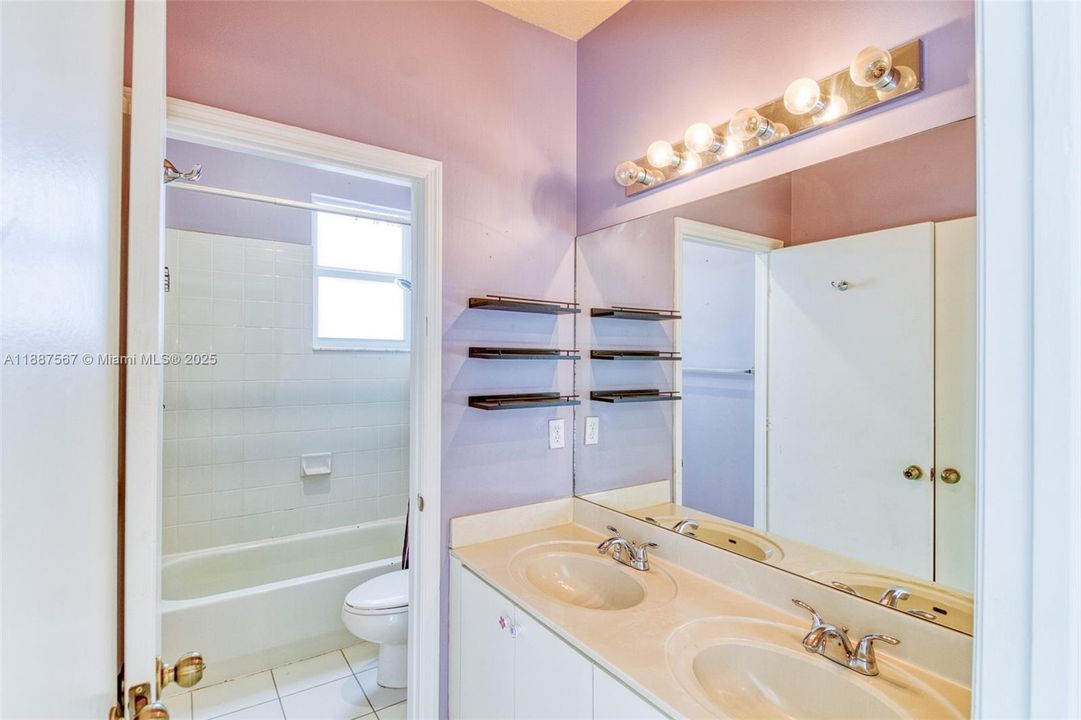 Active With Contract: $4,800 (3 beds, 2 baths, 2525 Square Feet)