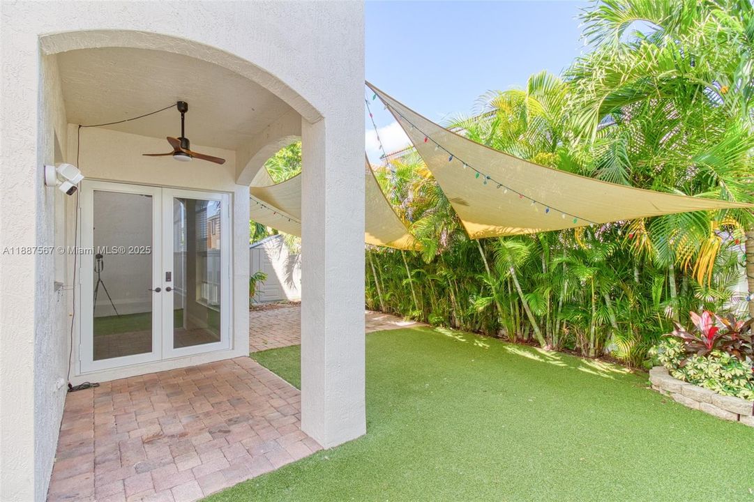 Active With Contract: $4,800 (3 beds, 2 baths, 2525 Square Feet)