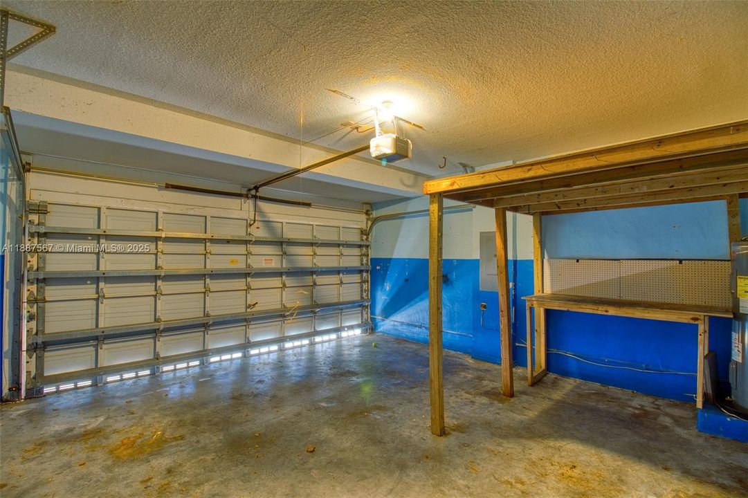 Active With Contract: $4,800 (3 beds, 2 baths, 2525 Square Feet)