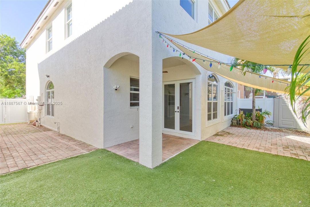 Active With Contract: $4,800 (3 beds, 2 baths, 2525 Square Feet)