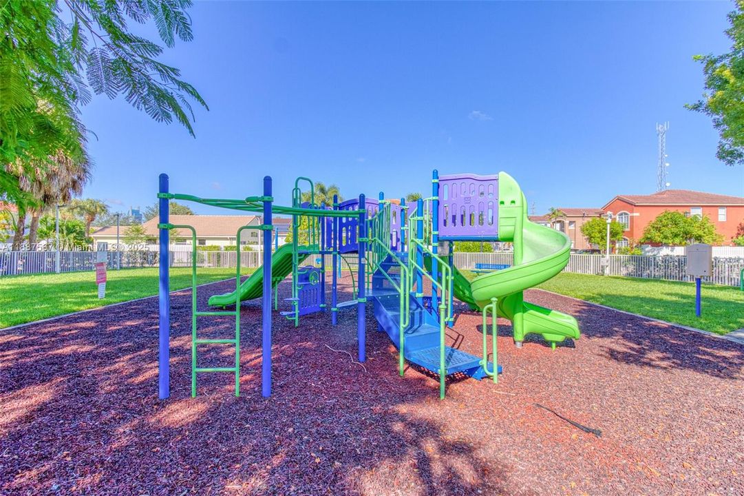 Active With Contract: $4,800 (3 beds, 2 baths, 2525 Square Feet)