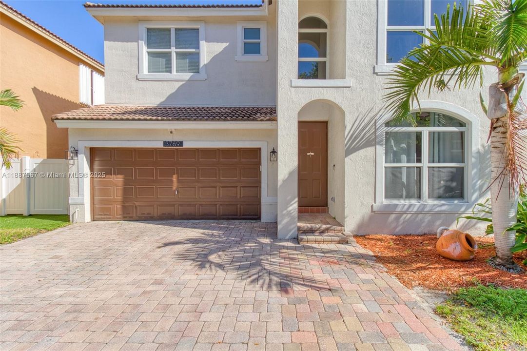 Active With Contract: $4,800 (3 beds, 2 baths, 2525 Square Feet)