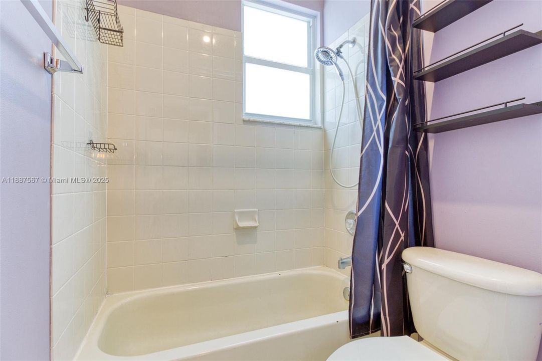 Active With Contract: $4,800 (3 beds, 2 baths, 2525 Square Feet)