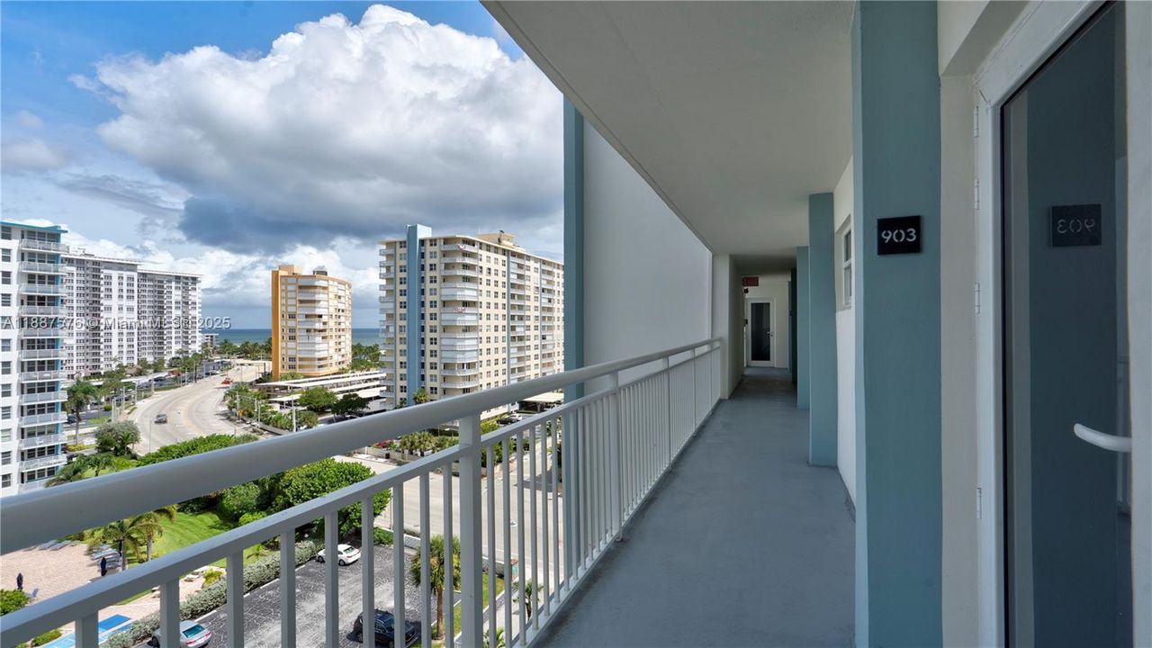 合同活跃: $399,000 (2 贝兹, 2 浴室, 1000 平方英尺)