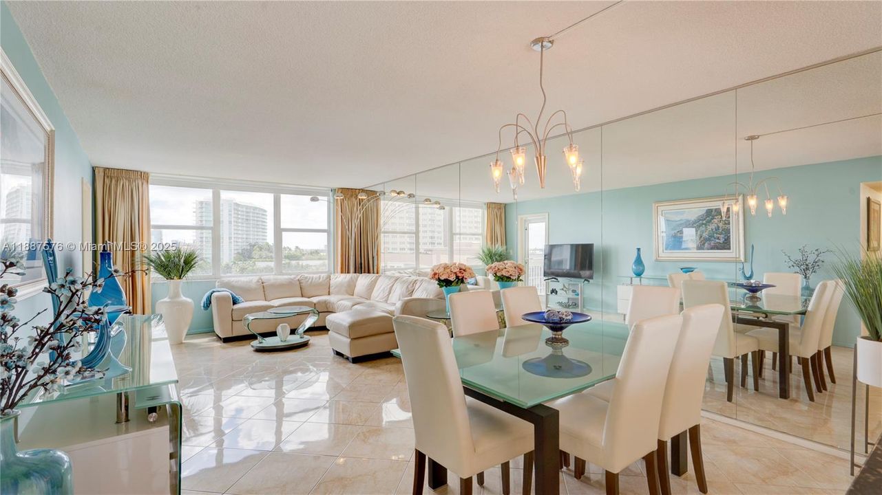 合同活跃: $399,000 (2 贝兹, 2 浴室, 1000 平方英尺)