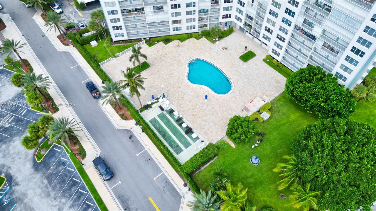 合同活跃: $399,000 (2 贝兹, 2 浴室, 1000 平方英尺)