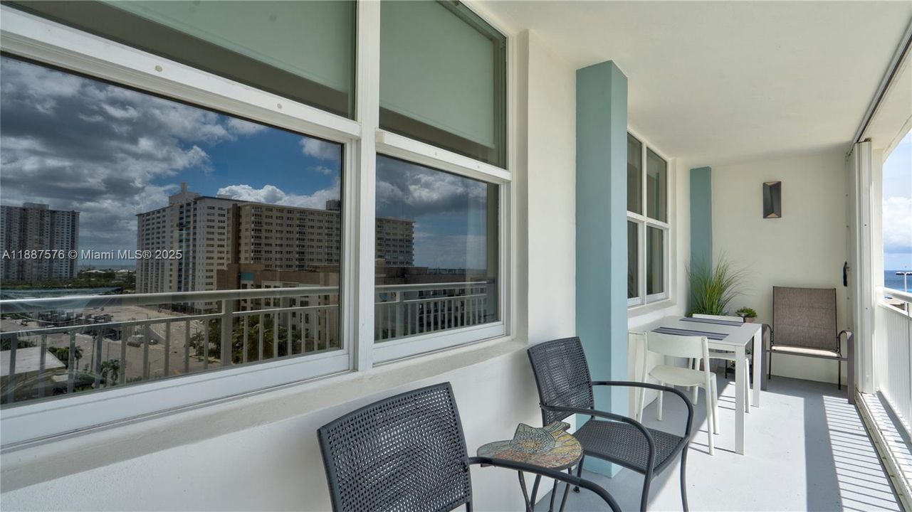 合同活跃: $399,000 (2 贝兹, 2 浴室, 1000 平方英尺)