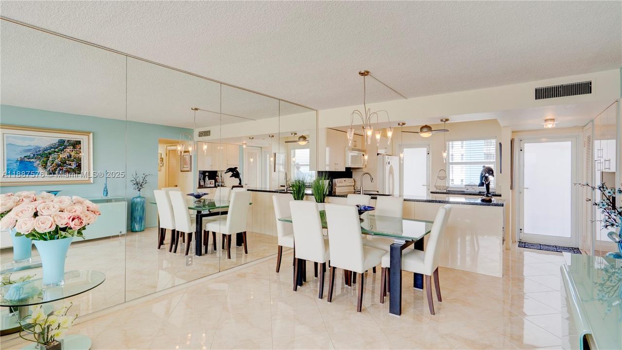 合同活跃: $399,000 (2 贝兹, 2 浴室, 1000 平方英尺)