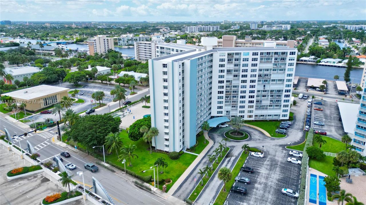 合同活跃: $399,000 (2 贝兹, 2 浴室, 1000 平方英尺)