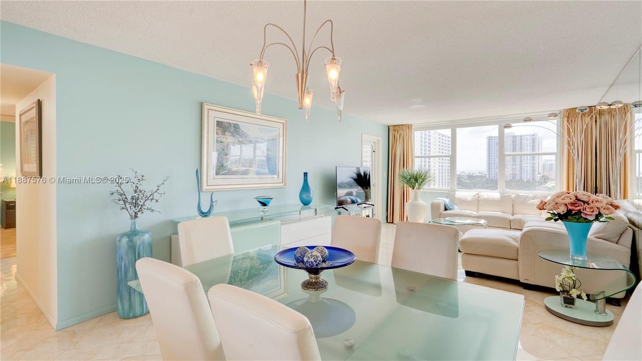 合同活跃: $399,000 (2 贝兹, 2 浴室, 1000 平方英尺)