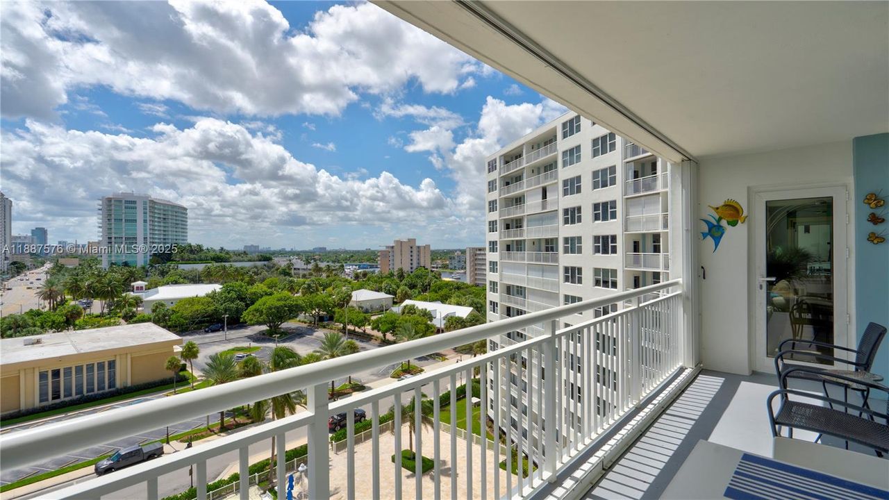 合同活跃: $399,000 (2 贝兹, 2 浴室, 1000 平方英尺)