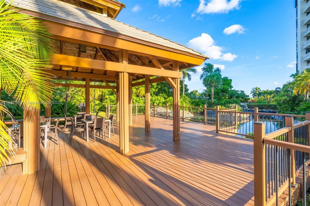 For Sale: $685,000 (2 beds, 2 baths, 1520 Square Feet)