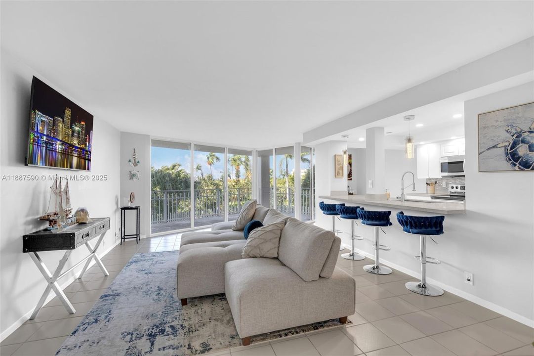 For Sale: $685,000 (2 beds, 2 baths, 1520 Square Feet)