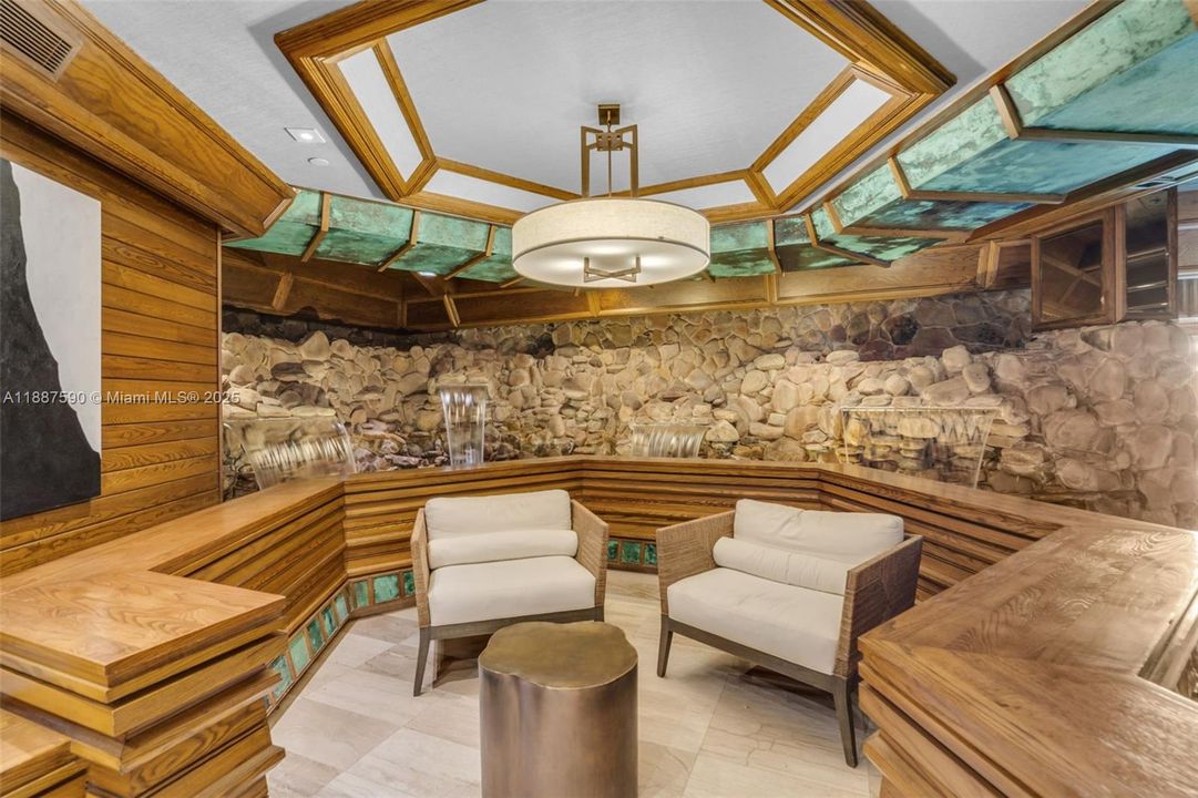 For Sale: $685,000 (2 beds, 2 baths, 1520 Square Feet)