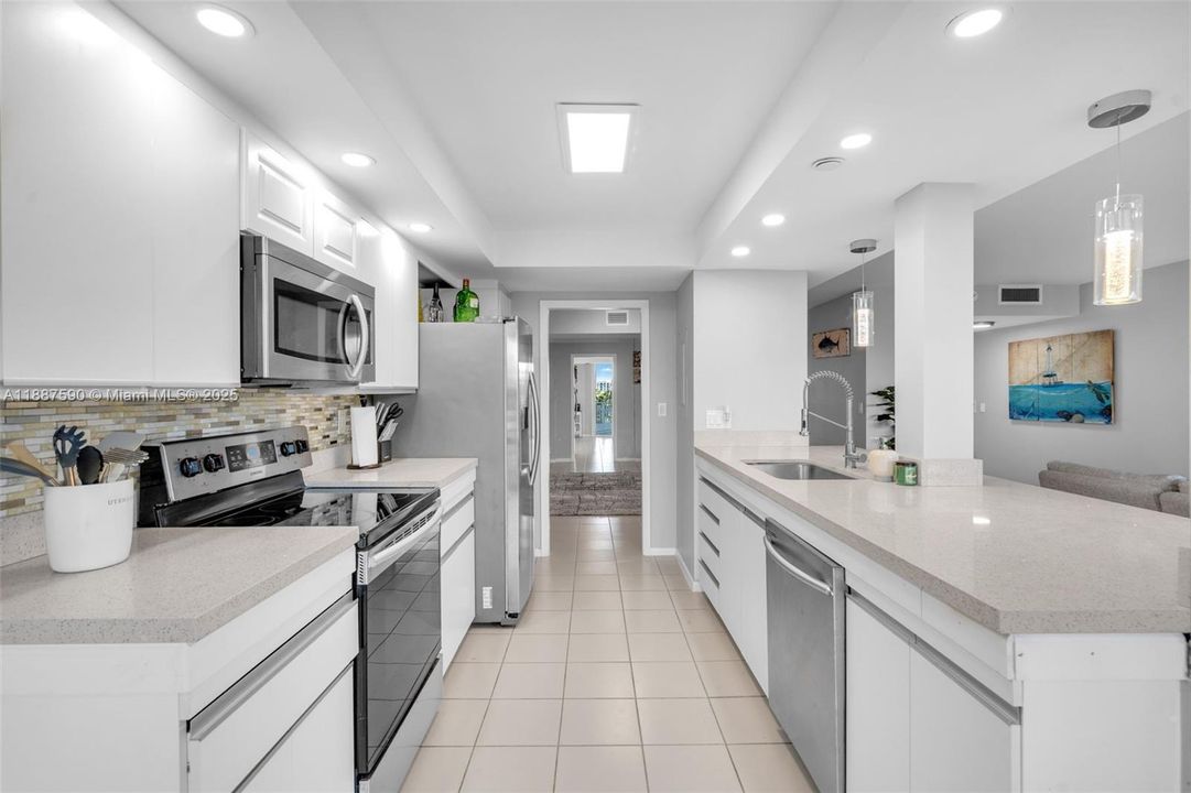 For Sale: $685,000 (2 beds, 2 baths, 1520 Square Feet)