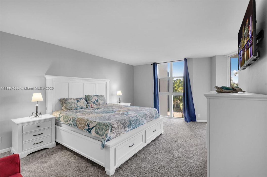 For Sale: $685,000 (2 beds, 2 baths, 1520 Square Feet)