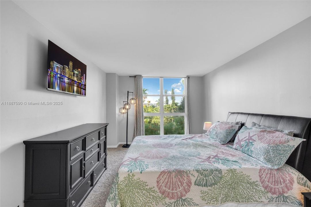 For Sale: $685,000 (2 beds, 2 baths, 1520 Square Feet)