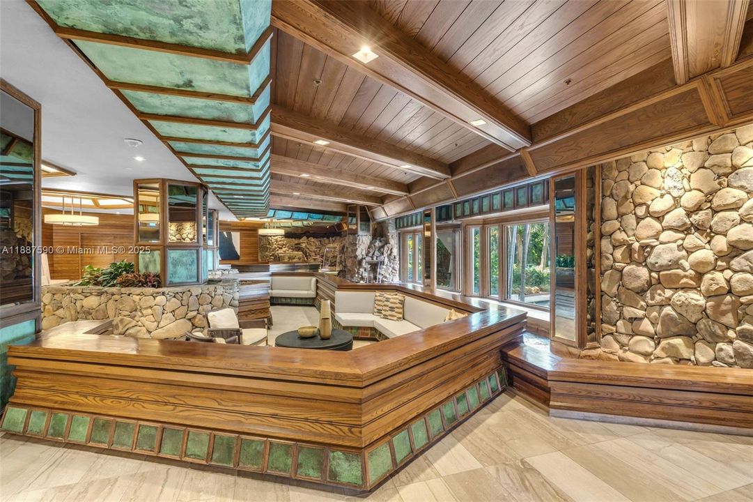 For Sale: $685,000 (2 beds, 2 baths, 1520 Square Feet)