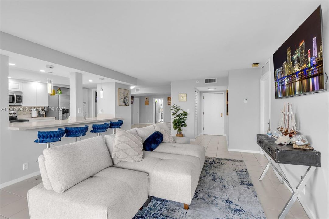 For Sale: $685,000 (2 beds, 2 baths, 1520 Square Feet)