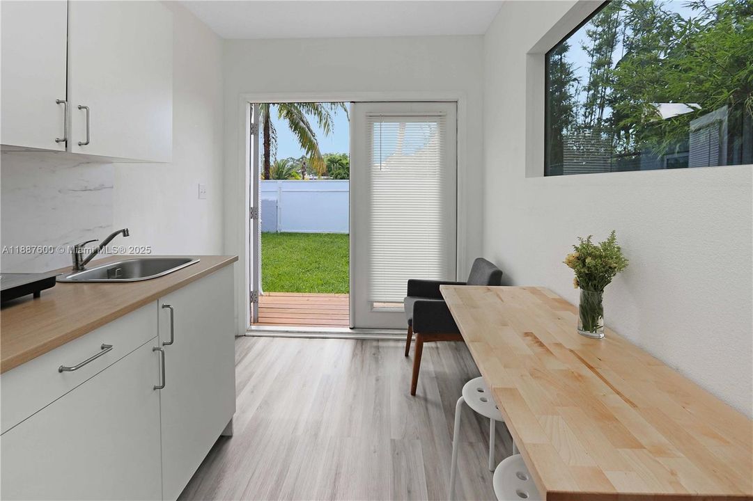 Под контрактом: $1,400 (1 спален, 1 ванн, 0 Квадратных фут)