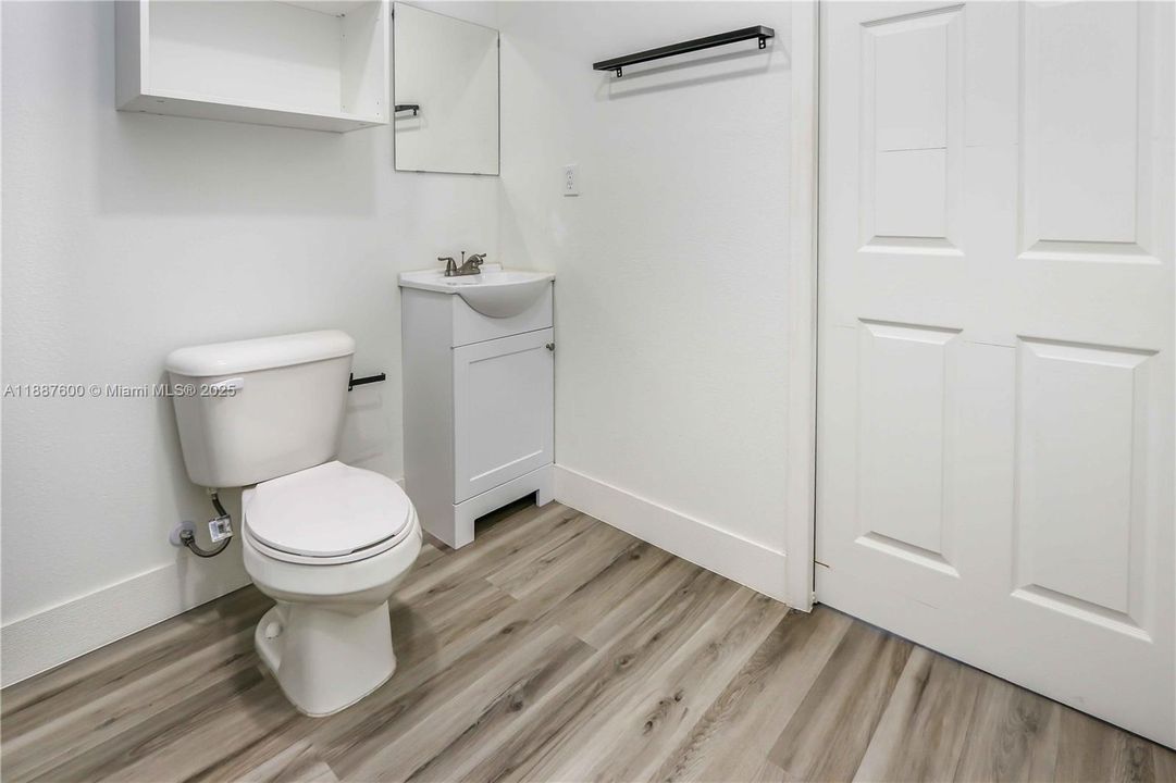 Под контрактом: $1,400 (1 спален, 1 ванн, 0 Квадратных фут)